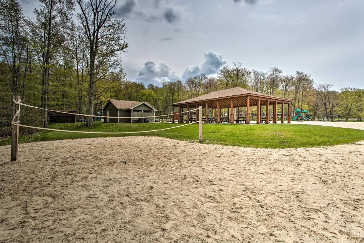 Poconos Vacation Home Walk To Locust Lake! Pocono Lake Esterno foto